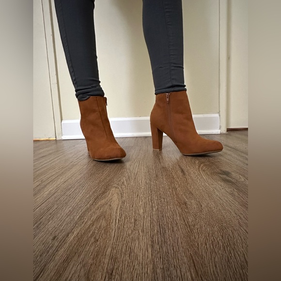 NEW In Box Ankle Booties - Picture 2 of 8